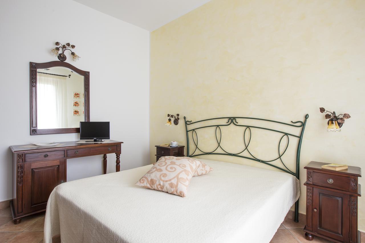 Cala Di Ponente Hotel 2*