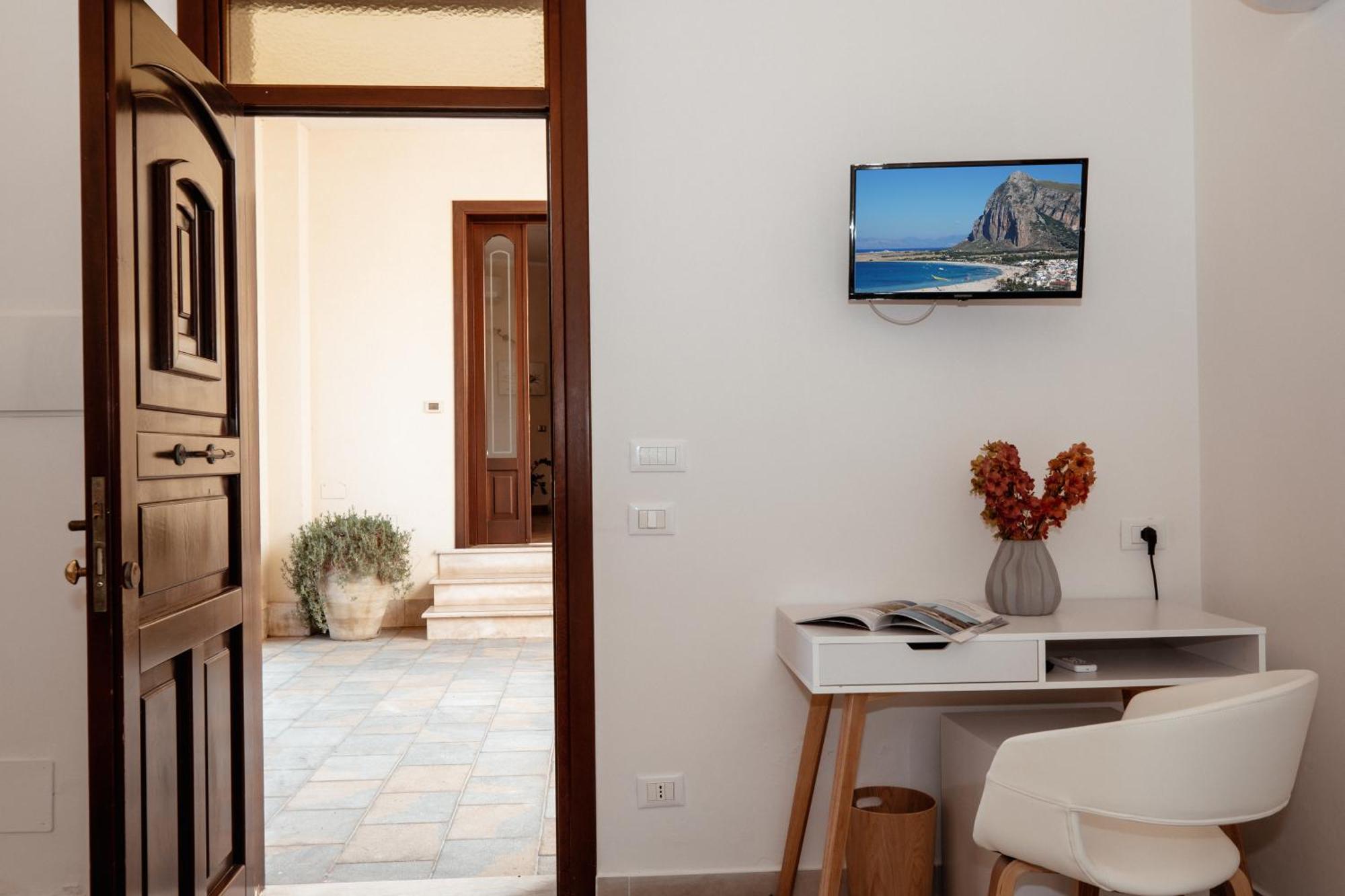 Cala Di Ponente Hotel Castelluzzo